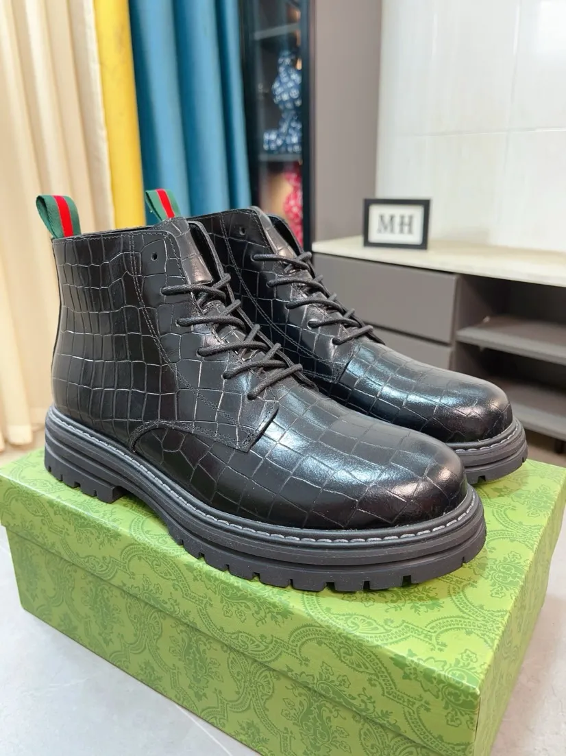 Men's shoes 💰540🌸🌸 (GUCCI) [cow lining plus velvet optional] [can be made without standard] New product Martin boots imported from Canada with full top layer high mercerized frosted fabric, punched using 3D digital technology, high-end and classy, ​​versatile to wear, full of three-dimensionality, close pictures will make you obsessed with the leather. You can't extricate yourself ~ the best on the market.          Fabric: Cowhide/Embossed Lining: Cowhide.          Please make a note when placing an order, sizes: 38-44 (37, 45, 46 can be customized and cannot be returned or exchanged) 5 colors available; black, gray, khaki, coffee, and earthy yellow